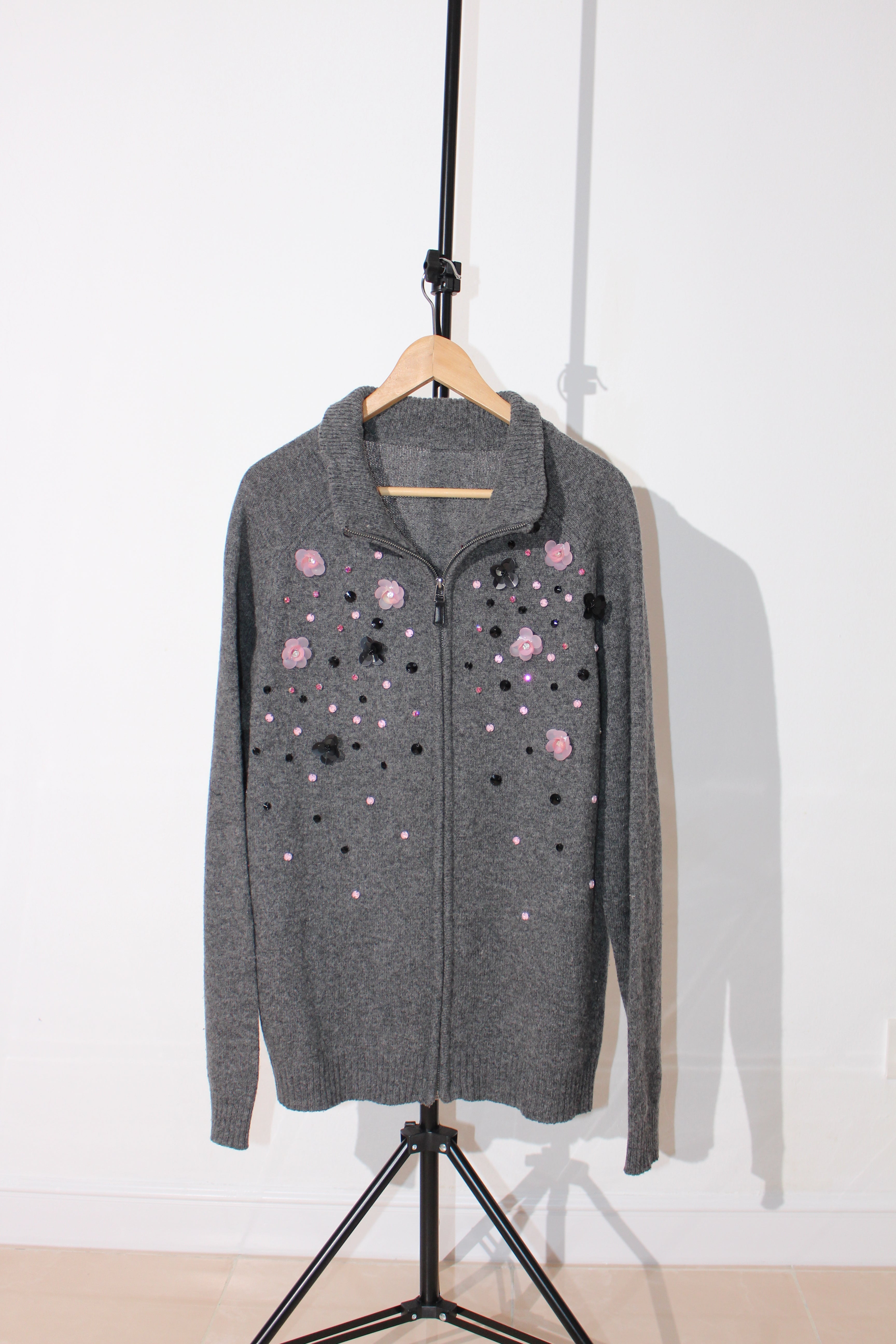 FLOWER AND CRYSTAL LAMBSWOOL SWEATER